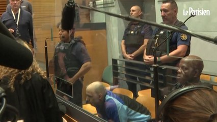 Crâne rasé, jogging bleu et noir... Cédric Jubillar apparaît dans le box des accusés