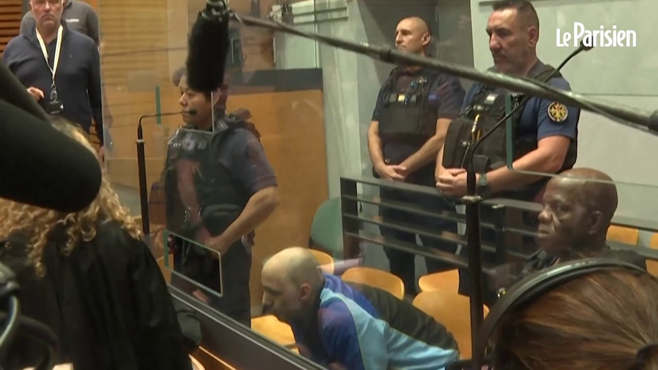 Crâne rasé, jogging bleu et noir... Cédric Jubillar apparaît dans le box des accusés