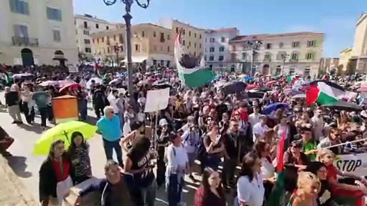 Sciopero per la Palestina, migliaia in piazza d'Italia a Sassari: "No al genocidio"