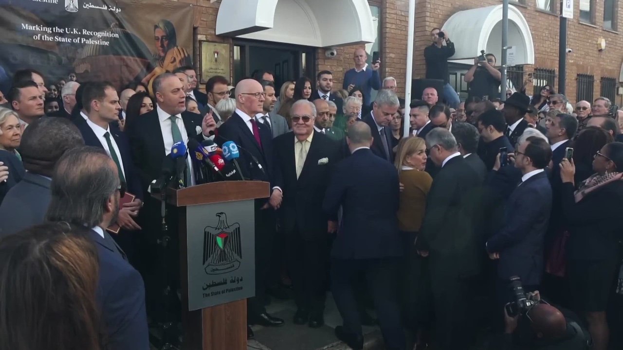 Historic Moment as the UK Raises the PALESTINIAN FLAG, Recognizing Its SOVEREIGNTY