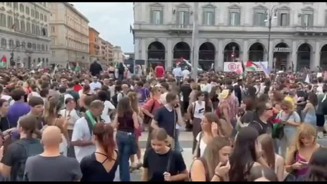 Sciopero per Gaza, migliaia di persone in piazza a Roma