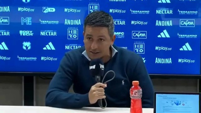 DT de Fortaleza, molesto con la grama de El Campín: Es la peor del país