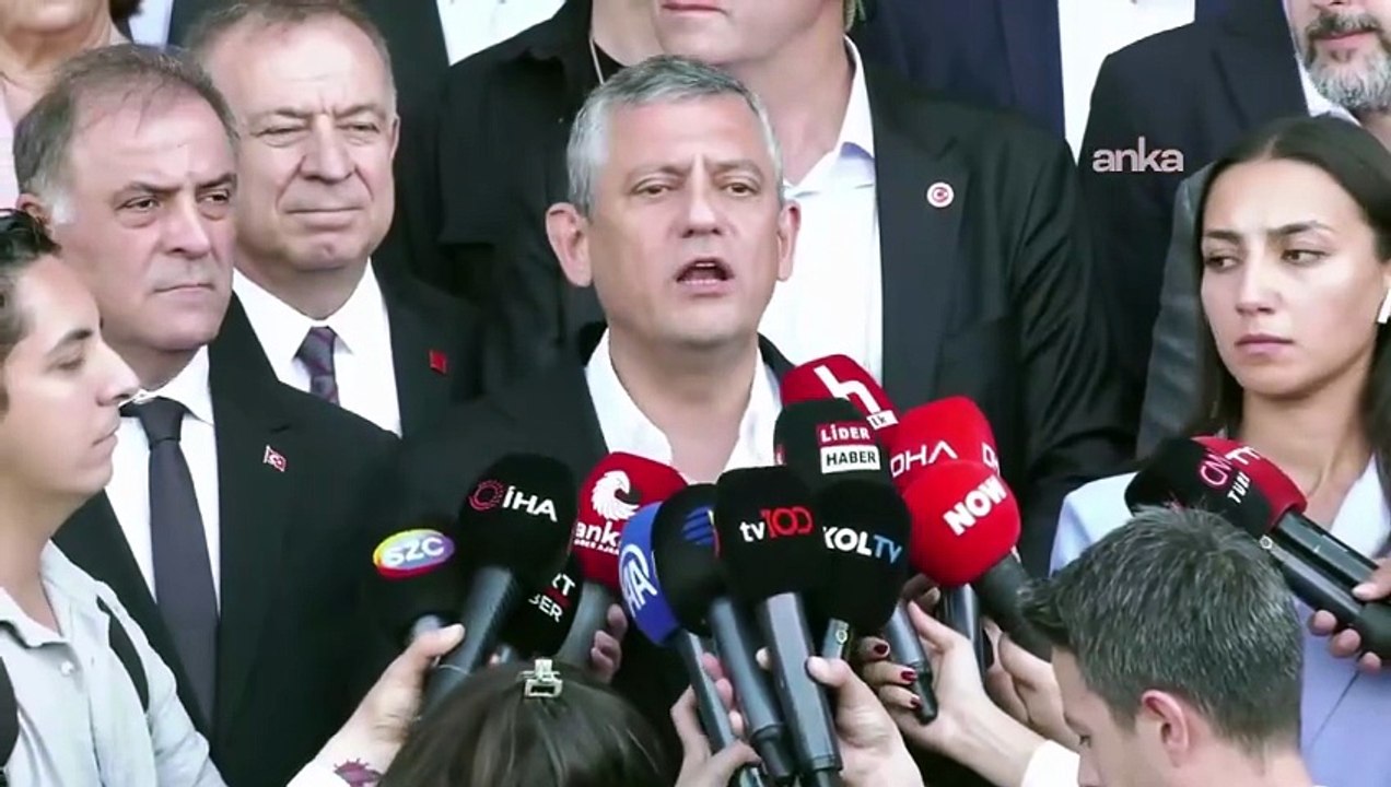 Özgür Özel: Bahçeli diyor ki "Biz bu taraftan kopalım, bunlarla ittifak olalım". Bütün Türkiye bunu konuşuyor Erdoğan takip edemiyor öyle mi?