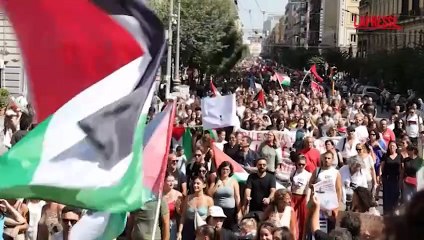 Sciopero Gaza: a Napoli manifestanti bruciano foto Meloni e Netanyahu