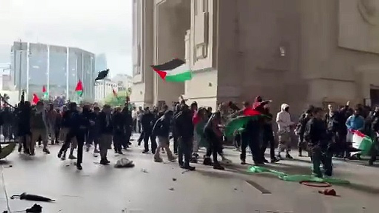 La ricostruzione della guerriglia urbana: dall'assalto alla Centrale agli scontri nelle strade