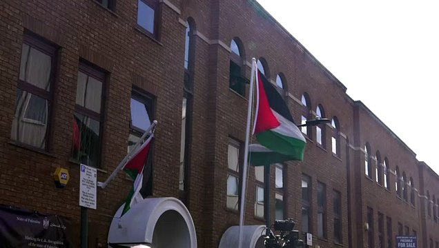 Flag raised outside Palestine Mission in London