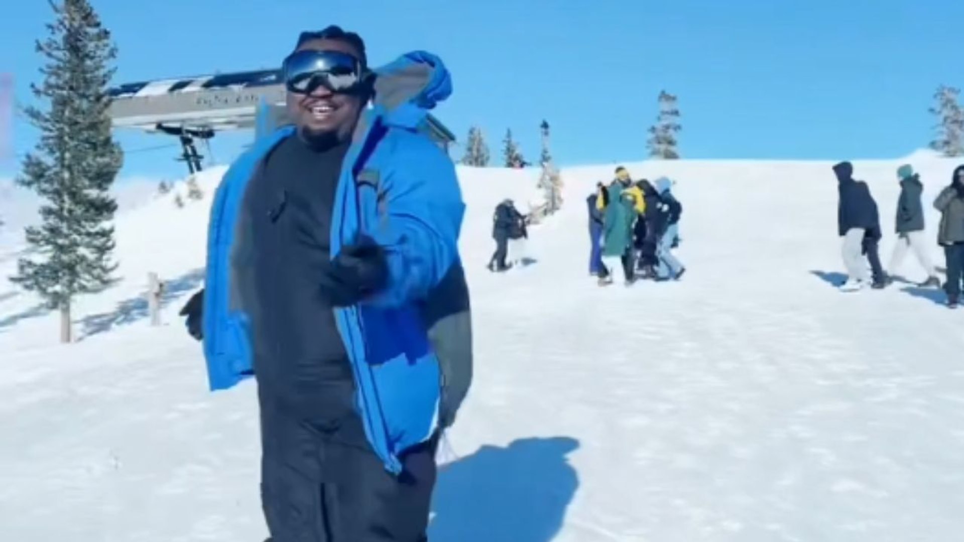 ⁣Gentleman films a viral TikTok song and takes a snowy fall