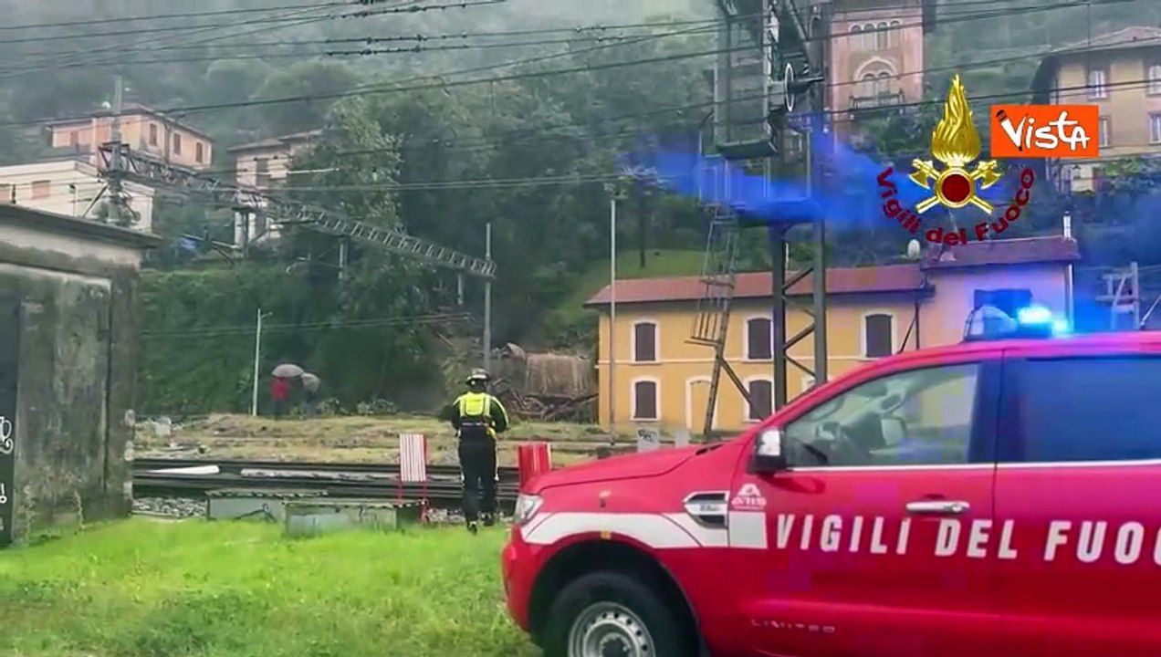 Maltempo in Lombardia, strade allagate e auto sommerse dall'acqua a Como
