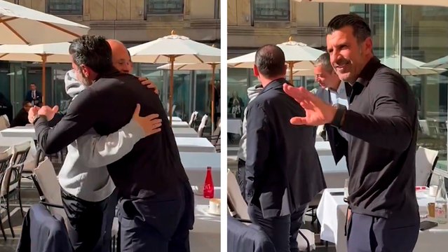 Luís Figo y Andrés Iniesta se encuentran en París previo a la entrega del Balón de Oro