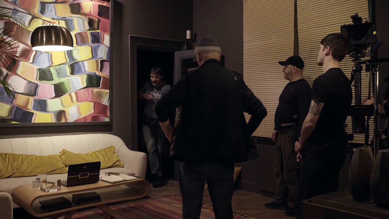 The Protégé (2021) - Anna vs. Rembrandt