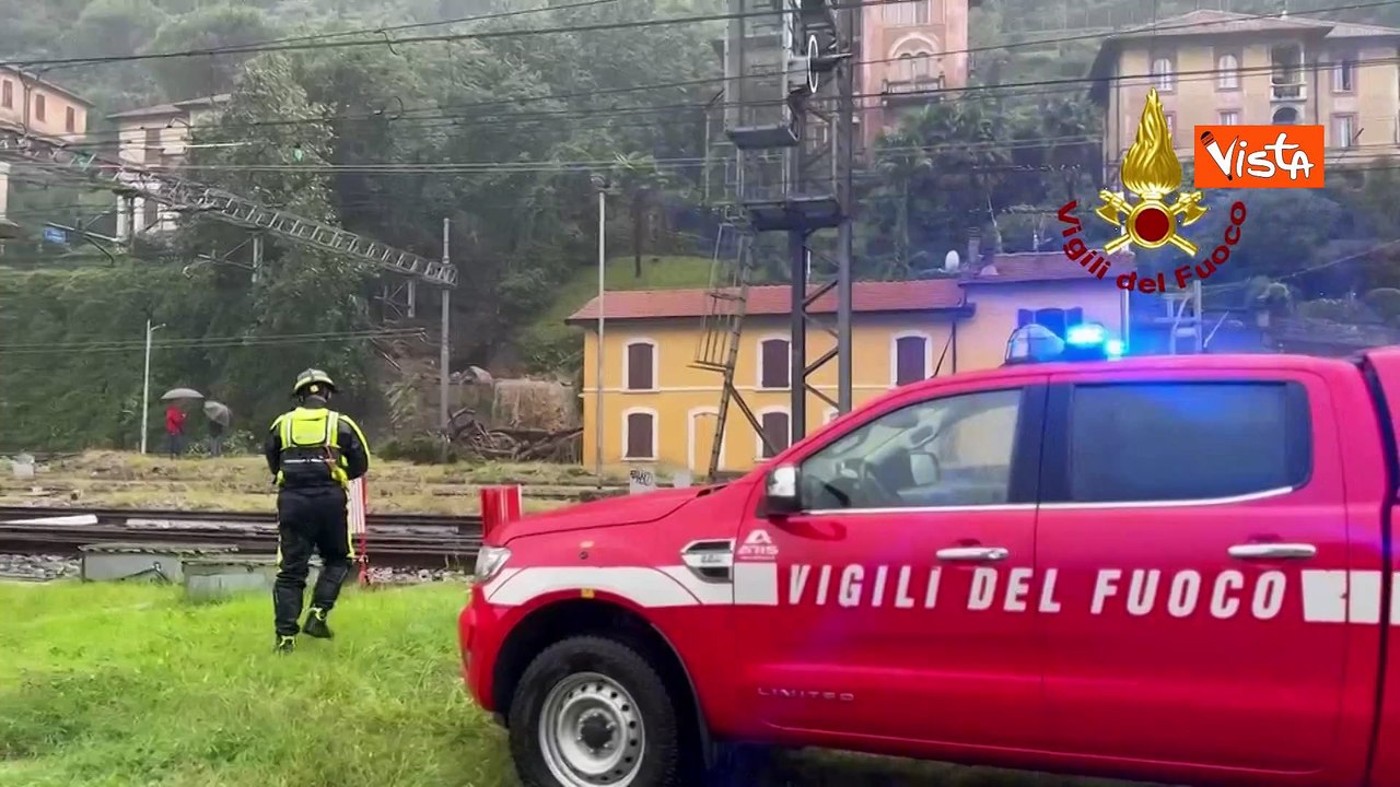 Maltempo in Lombardia, strade allagate e auto sommerse dall'acqua a Como