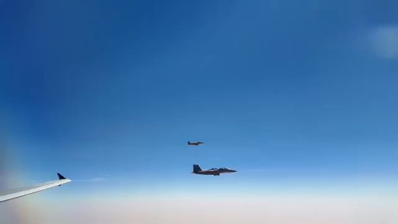 saudia gave a guard of honor through their fighter flight to islamic refublic of pakistan.