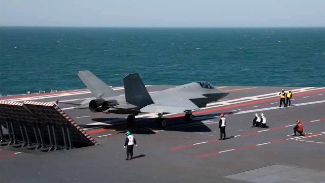Il Fujian effettua i primi lanci con catapulta di caccia e velivoli AEW&C