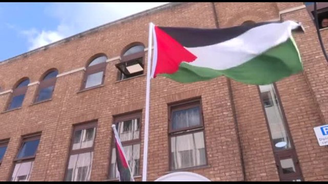 Missione di Palestina a Londra è diventata ambasciata, con bandiera