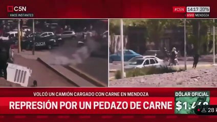 Policía mendocina dispara balas de goma contra vecinos que quisieron recoger pedazos de carne