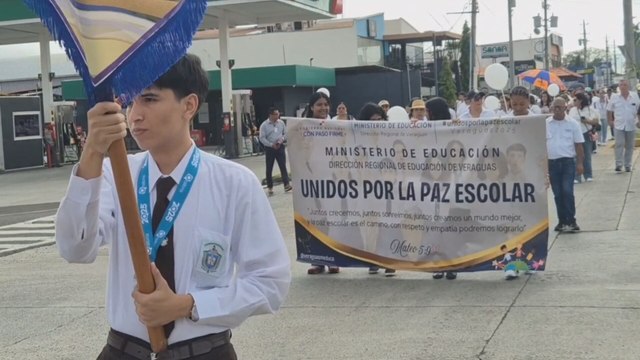 Estudiantes en Santiago de Veraguas claman por la paz y tolerancia