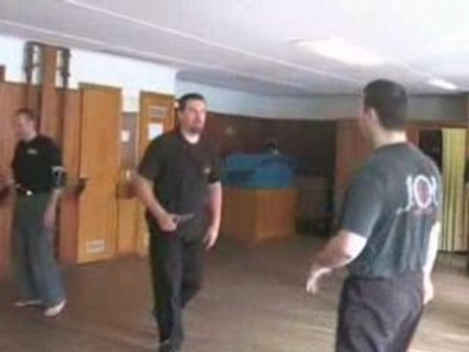 KNIFE TAPPING