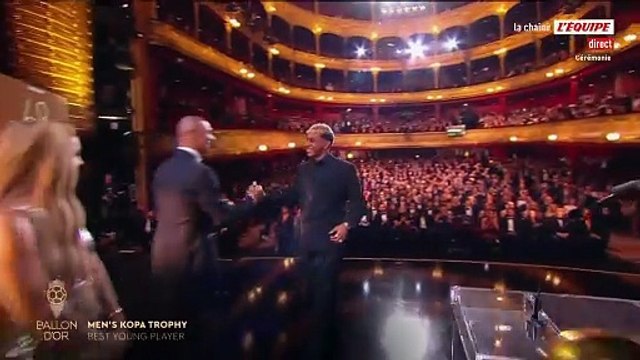 Lamine Yamal ouvre la soirée avec le trophée Kopa - Ballon d'Or 2025