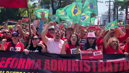 Professores protestam contra ajuste fiscal em Fortaleza