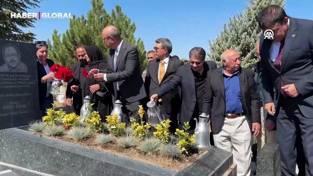 Bozkırın Tezenesi halk ozanı Neşet Ertaş, Kırşehir'de mezarı başında anıldı