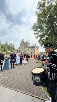 Black Bear for confetti throw!💞🏴 #weddings #bagpipes #scotland #music #scottish #blackbear