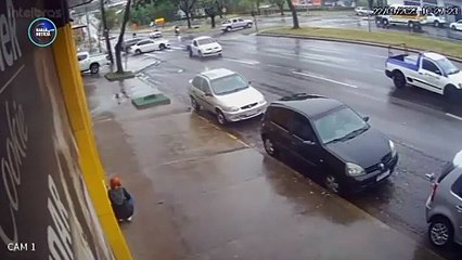 Motorista perde o controle e quase causa acidente na Avenida Colombo, em Maringá