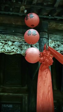 After traveling through time and space and becoming a foolish girl betrayed by her relatives, she outsmarts them but is ignored by her parents, a jealous adopted daughter. Using her academic knowledge, she wins the top spot on the college entrance exam an