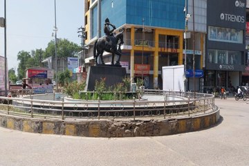 swm news: शहर के सौन्दर्य को बिगाड़ रहे बदहाल ‘सर्किल’