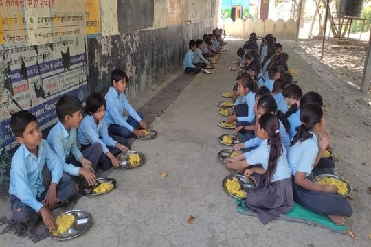 swm news: दीवार पर लिखना होगा मिड-डे-मील का मैन्यू