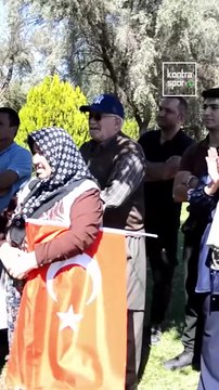 Avrupa Gençler Kick Boks Şampiyonası'nda madalya kazanan sporcular, çiçeklerle karşılandı