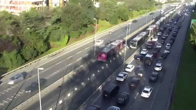 Kadıköy'de metrobüs kazası: Ekipler olay yerine sevk edildi