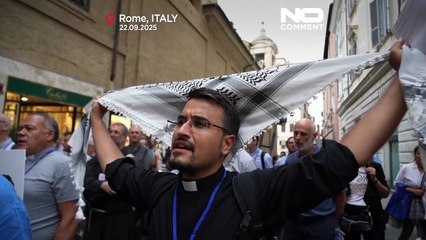 Des prêtres à Rome marchent vers le parlement en solidarité avec les Palestiniens