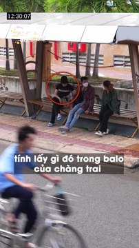 Dàn cảnh móc túi ở trạm xe buýt