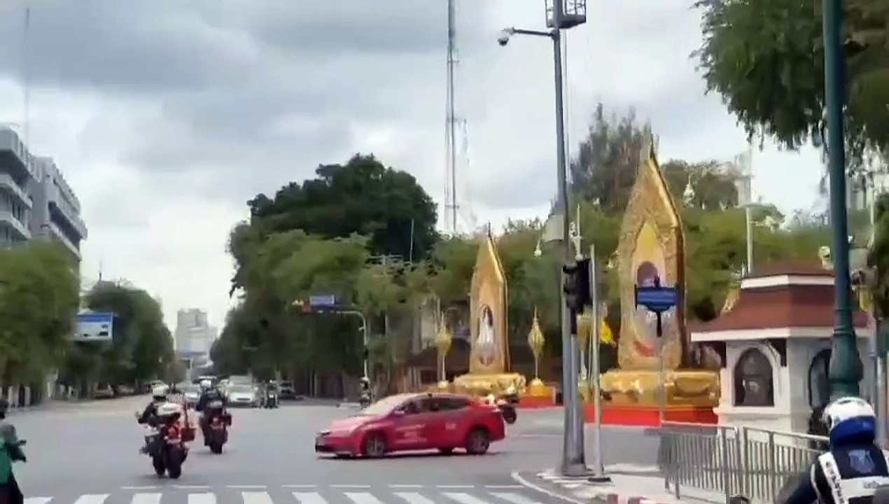 เปิดอาการตำรวจ โดนแท็กซี่ฝ่าขบวนนำส่งอวัยวะชนล้มกลางแยก
