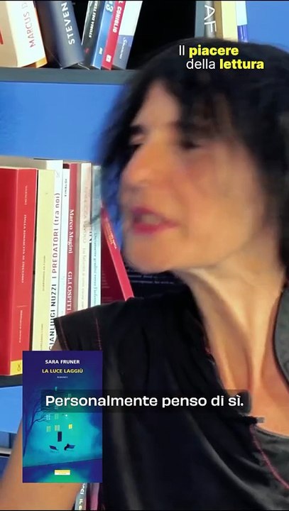 "Sara Fruner e il suo viaggio tra memoria e dolore: "La luce laggiù" esplora l'arte di dare forma alle ferite"