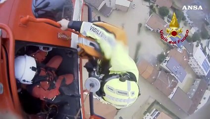 Maltempo in Brianza, bimba di 10 mesi salvata in elicottero grazie a una culla speciale