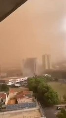 😱 Des rafales violentes frappent São Paulo, soulevant poussière et sable
