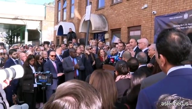 Missione di Palestina a Londra è diventata ambasciata, con bandiera