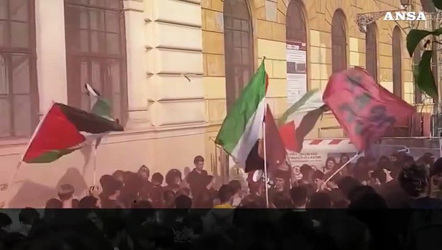 Blocchiamo tutto, la protesta a Roma degli studenti del Cavour