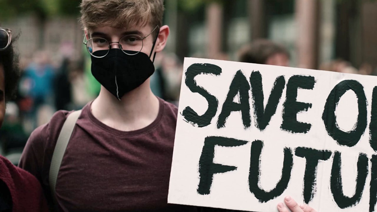 Unten - Im Ortsverein Trailer DF