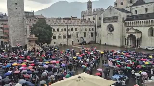 Trento, sciopero per Gaza, il video della manifestazione: «Netanyahu è un terrorista, stop al genocidio»