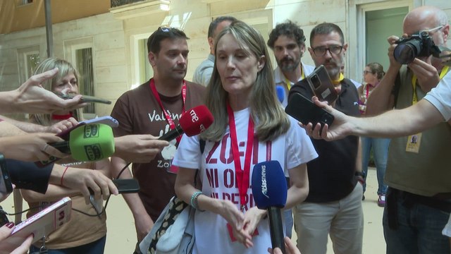 Las víctimas de la Dana abandonan les corts y cargan contra Mazón: Nos miente a la cara