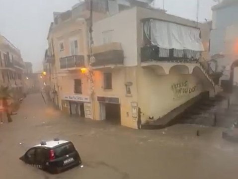 Überschwemmungen in Italien: Urlaubsinsel unter Wasser