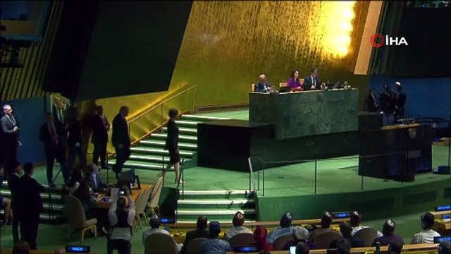 - ABD Başkanı Donald Trump, BM, çözmesi gereken sorunları çözmüyor, çoğu zaman yeni sorunlar oluşturuyor. Birleşmiş Milletler, Batı ülkelerine ve sınırlarına yönelik saldırıları finanse ediyor. BM’nin işgallerini durdurması gerekiyor, onl