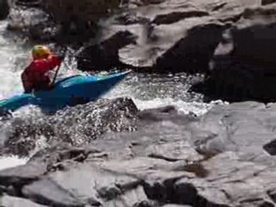 On avait dit à gauche, pas sur le cailloux