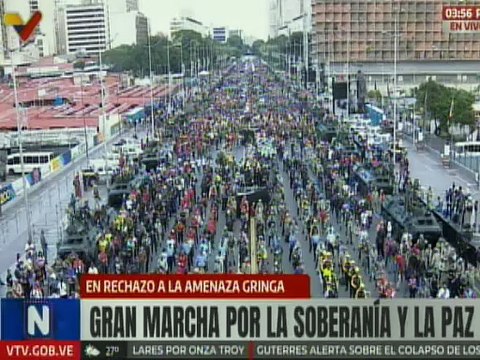 Venezolanos se reúnen en la avenida Bolívar de Caracas manifestando su apoyo al presidente Maduro