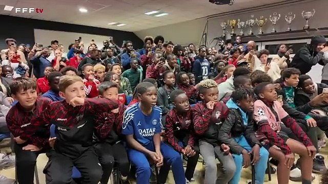 La reacción de los chicos del Évreux, el humilde club de infancia de Dembelé, al ver que ganó el Balón de Oro