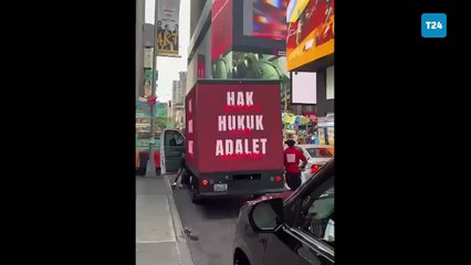 Cumhurbaşkanı Erdoğan'ın ABD ziyaretinde New York’ta “Free İmamoğlu” kamyonları görüldü