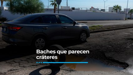🚧🌑 La calle Bernardo Reyes en la Zona Dorada parece paisaje lunar… los baches ya tienen hasta una llanta de aviso.