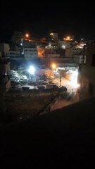 قوات الاحتلال تلقي قنابل صوتية خلال اقتحام واد السمن جنوب الخليل